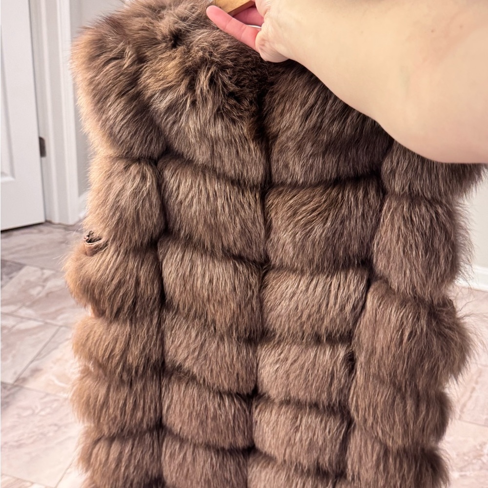 Luxurious Brown Mink Fur Vest - Picture 2 of 4